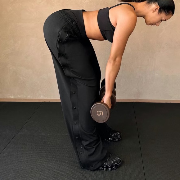 NikeSKIMS Matte Tricot
Women's Side-Snap Pants - Picture 7 of 15